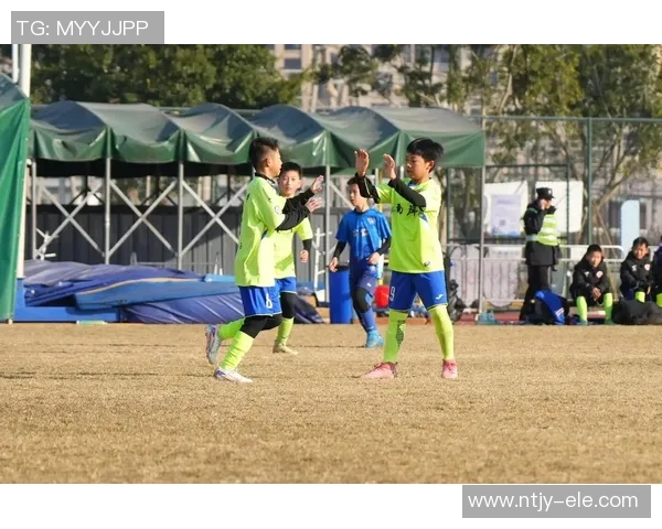 足球小妖们的成长之路与梦想追逐的精彩瞬间